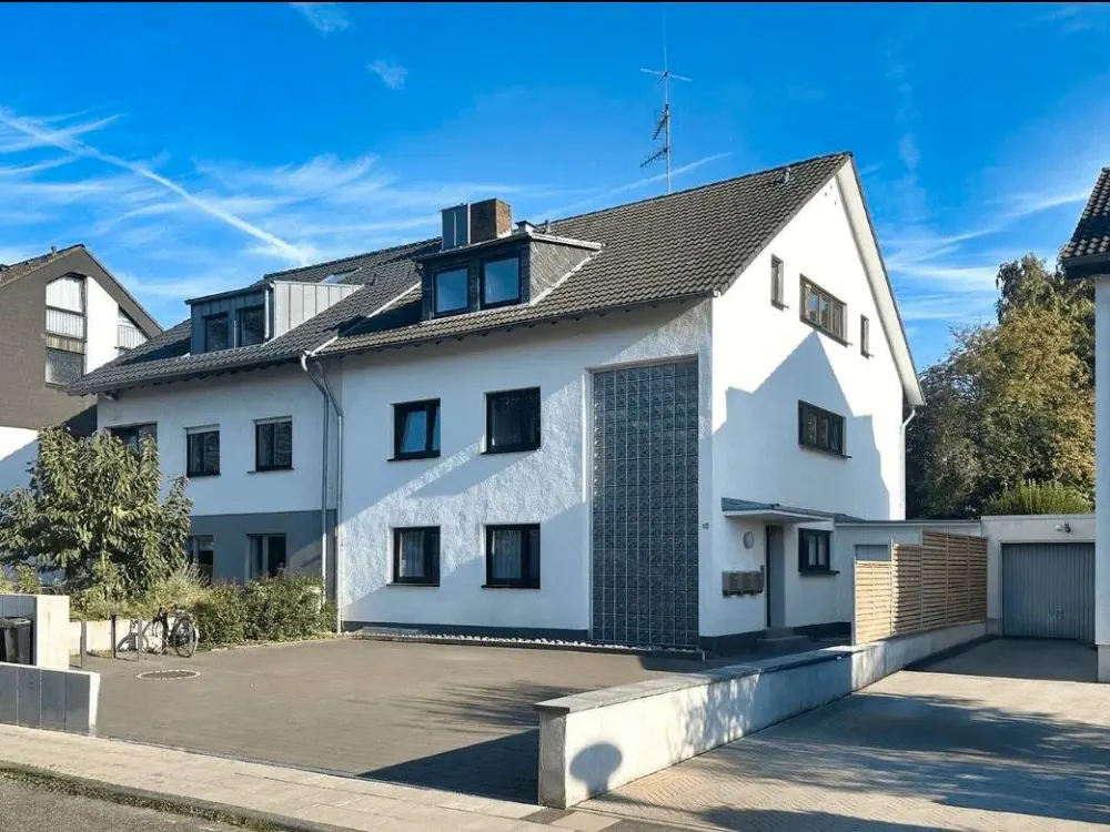 4-Zimmer Dachgeschosswohnung in Köln Lövenich