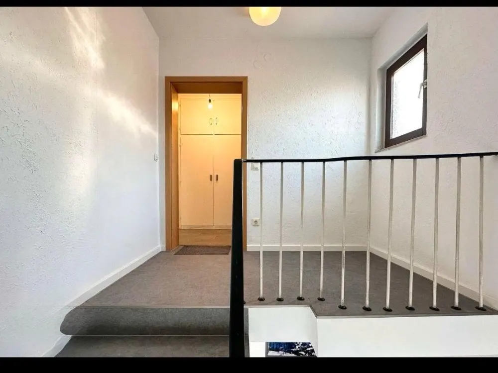 4-Zimmer Dachgeschosswohnung in Köln Lövenich