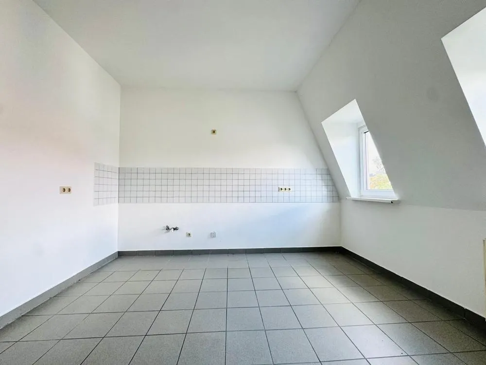 attraktive 2 Raum Wohnung im DG +++TOP+++ citynah in Anger-Crottendorf