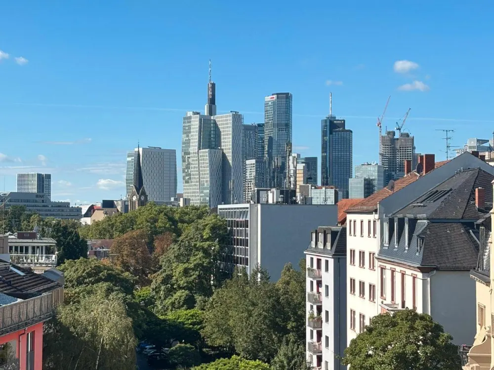 Lichtdurchflutete Wohnung im Nordend mit Skylineblick