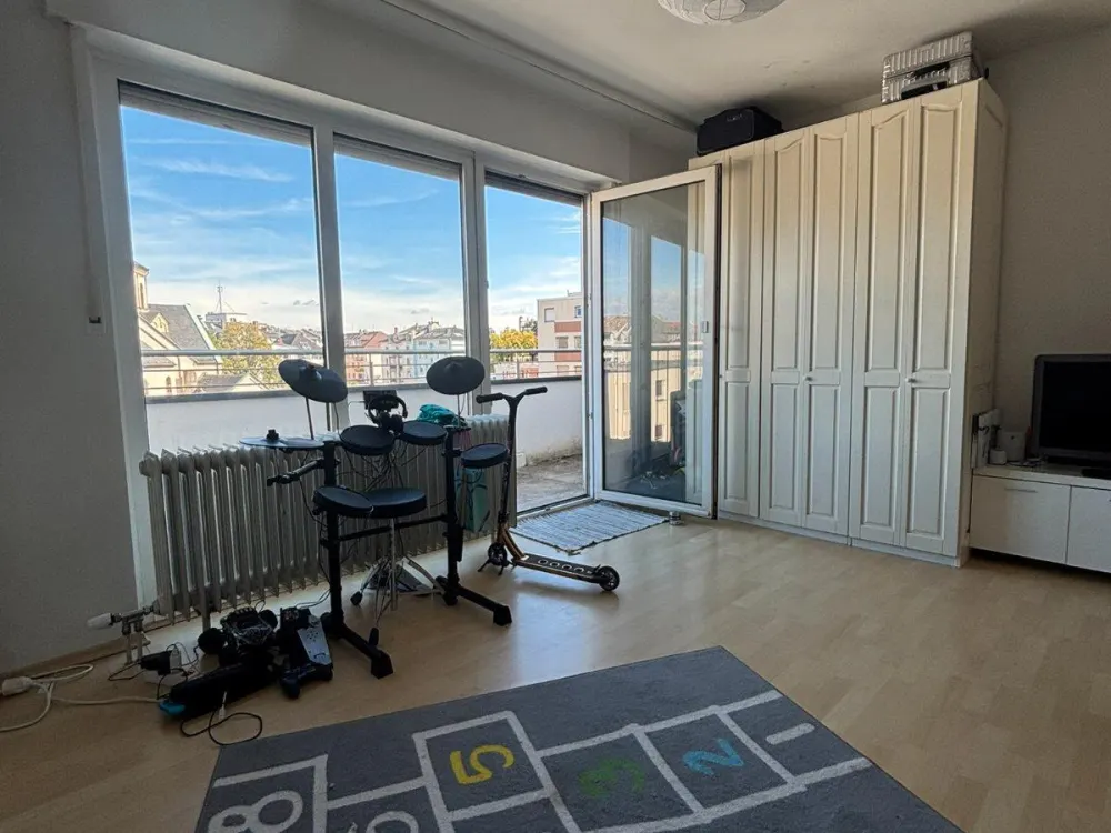 Lichtdurchflutete Wohnung im Nordend mit Skylineblick