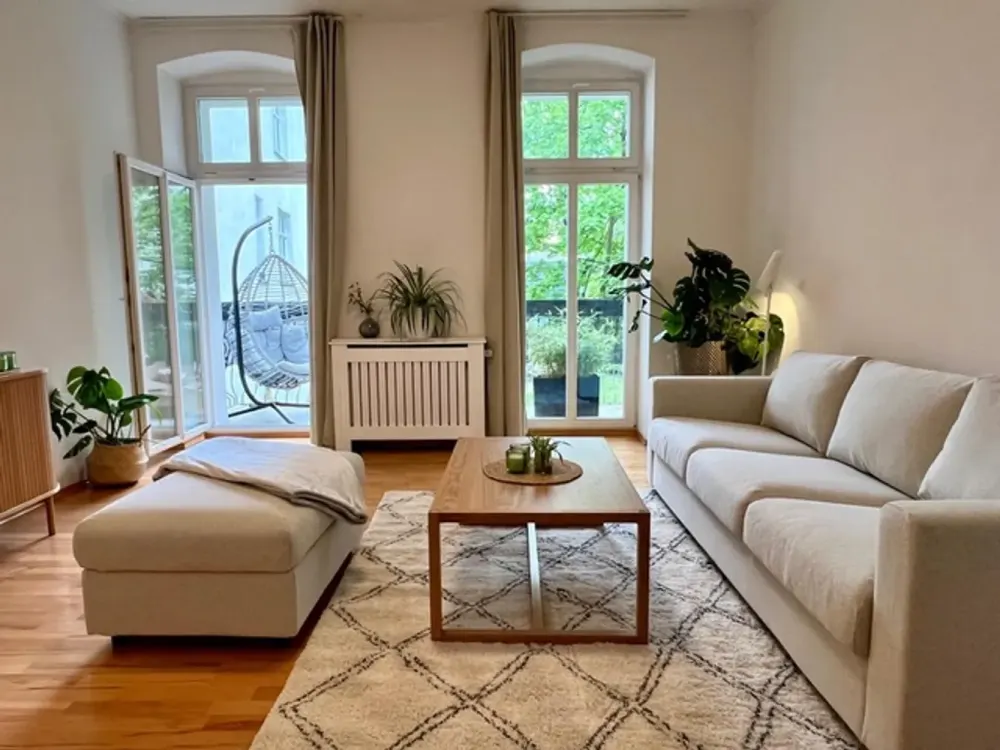 FURNISHED FOR 6 months!! 1.Monat kostenlo! Zentrale, ruhige 3-Zimmer-Wohnung mit Balkon und Garten.