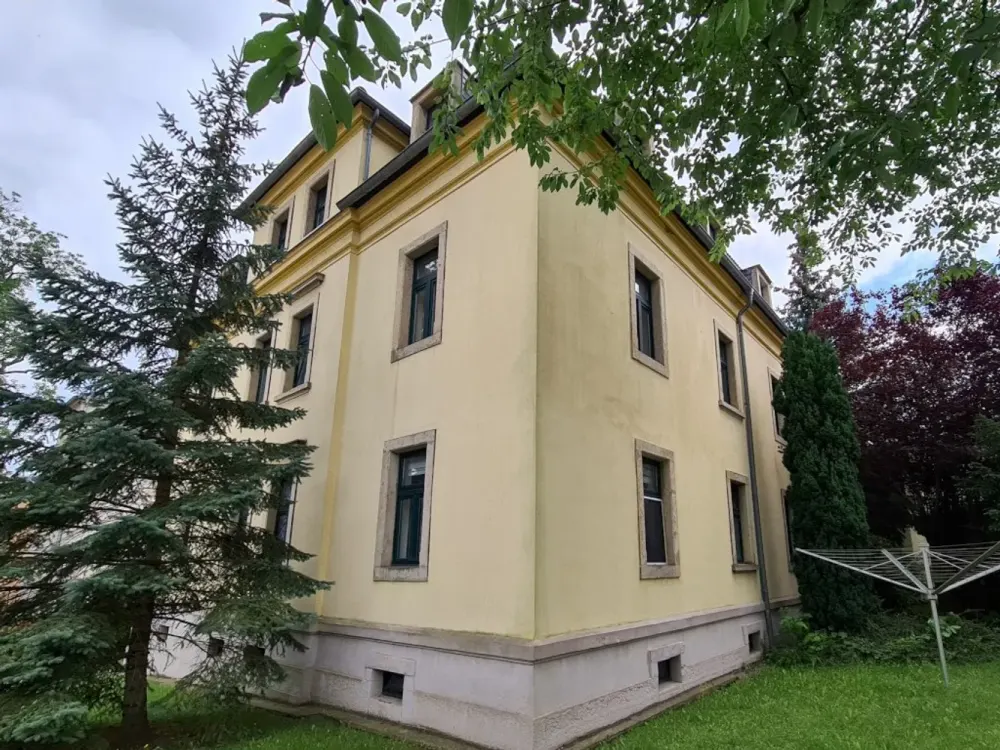 Practical 1-Room Apartment in Stylish Old Building