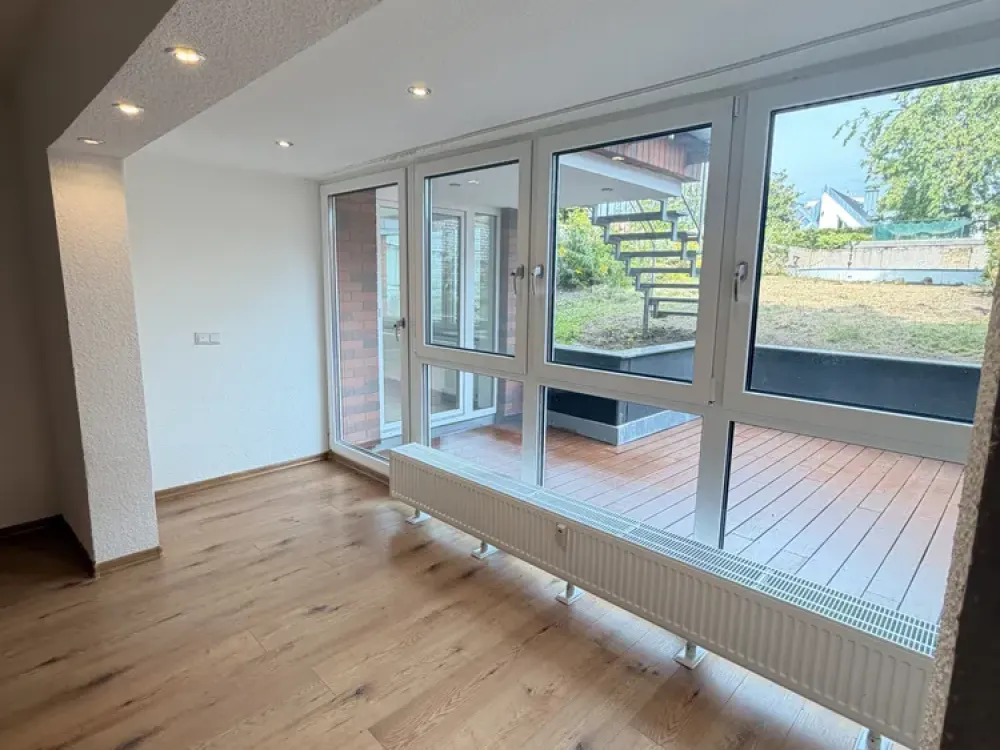 Niederkassel! Frisch renoviert | Lichtdurchflutet | Große Terrasse | Einbauküche
