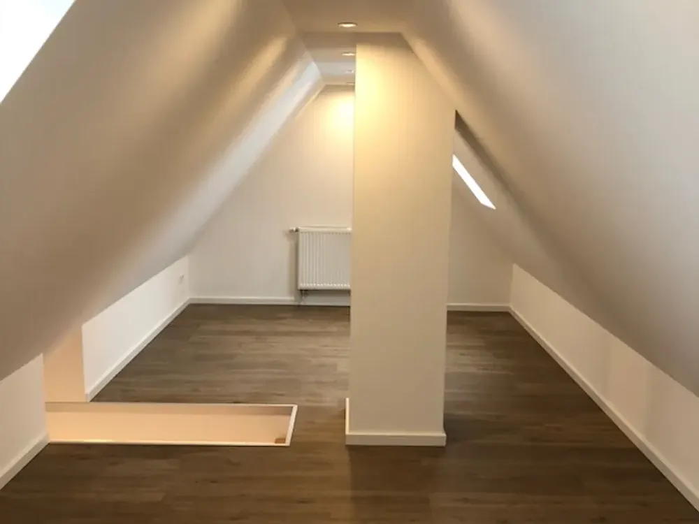 Wunderschöne 3-Zimmer Dachgeschoss-Wohnung mit Einbauküche