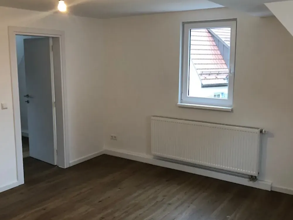 Wunderschöne 3-Zimmer Dachgeschoss-Wohnung mit Einbauküche