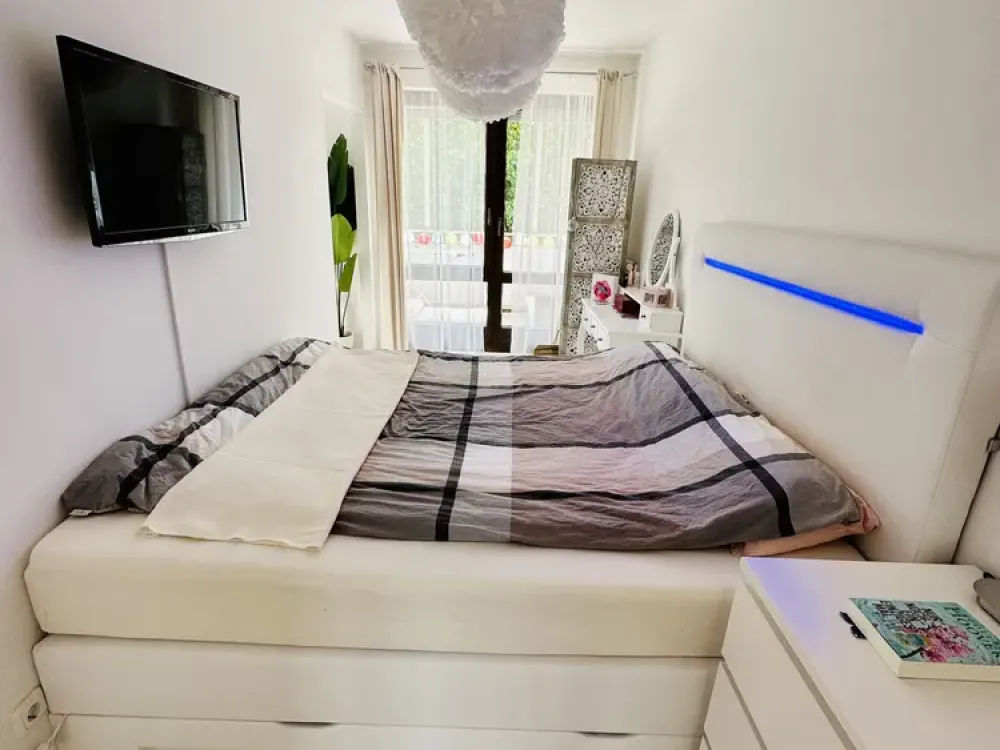Wöhrdersee: Moderne 2-Zimmer-Wohnung mit Balkon und TG, perfekt für Studierende oder Singles