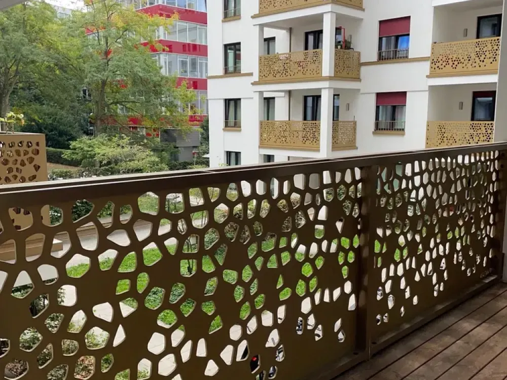 Wunderschönes * 2 Zimmer Apartment * Einbauküche * Bad * Gäste WC * Balkon