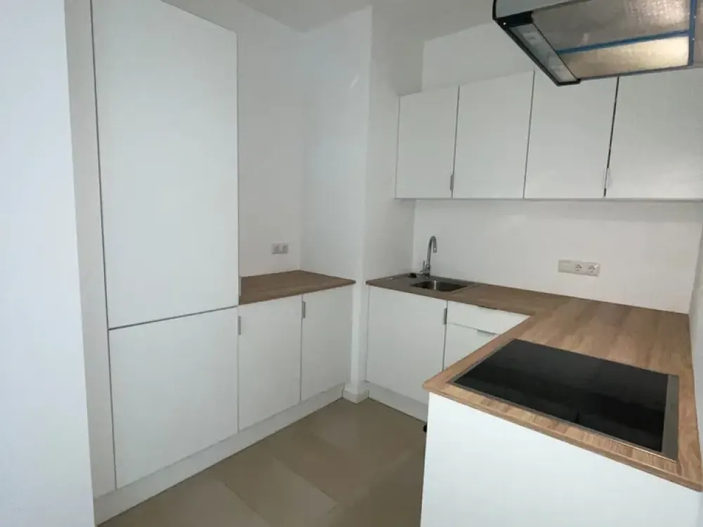 Wunderschönes * 2 Zimmer Apartment * Einbauküche * Bad * Gäste WC * Balkon