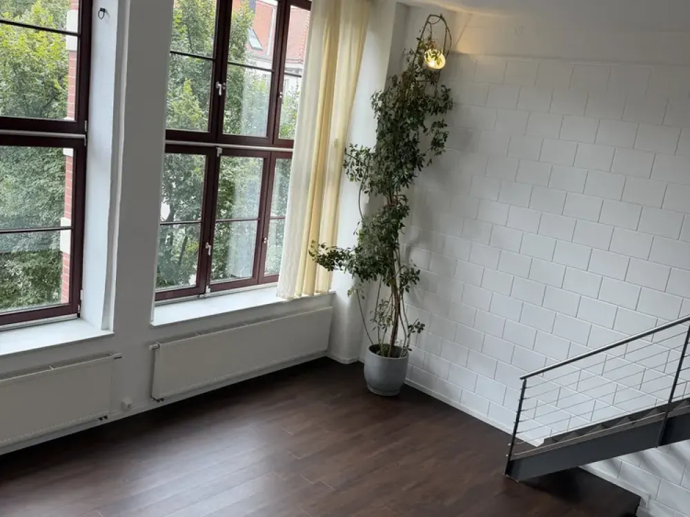 Galerie-Loft mit 5,50 m Raumhöhe und Bootsanleger, 4 Zimmer in den Buntgarnwerken Schleußig
