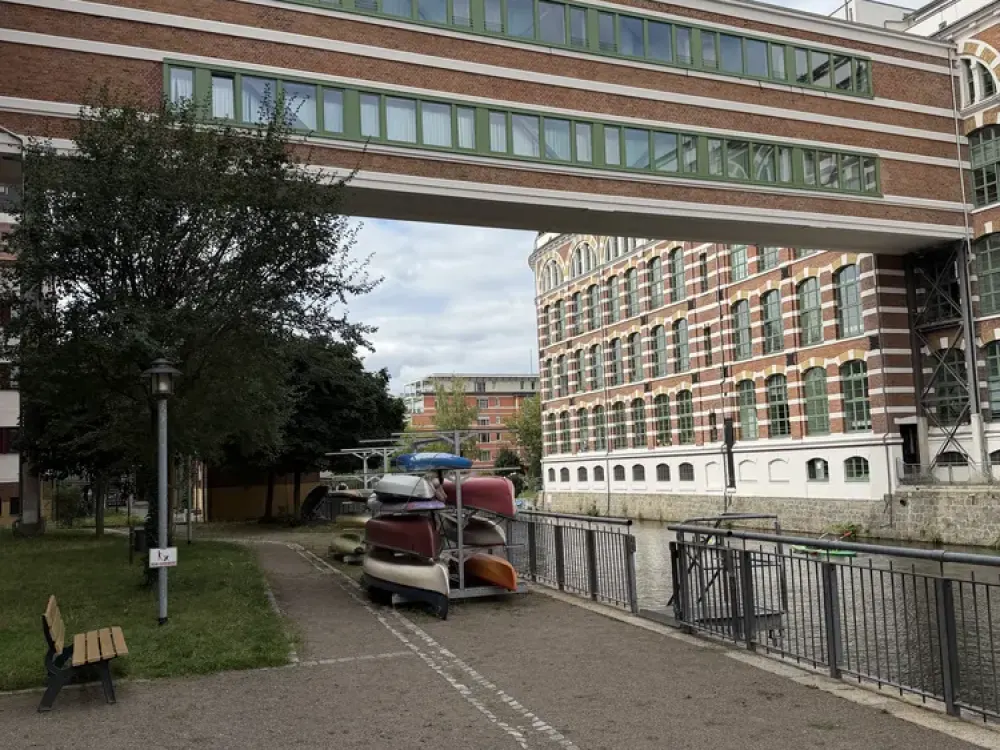 Galerie-Loft mit 5,50 m Raumhöhe und Bootsanleger, 4 Zimmer in den Buntgarnwerken Schleußig