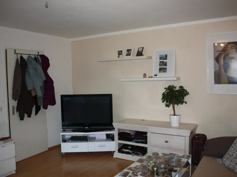 1 Room Apartment Munich East Oberföhring with Terrace, Bathroom and Fitted Kitchen