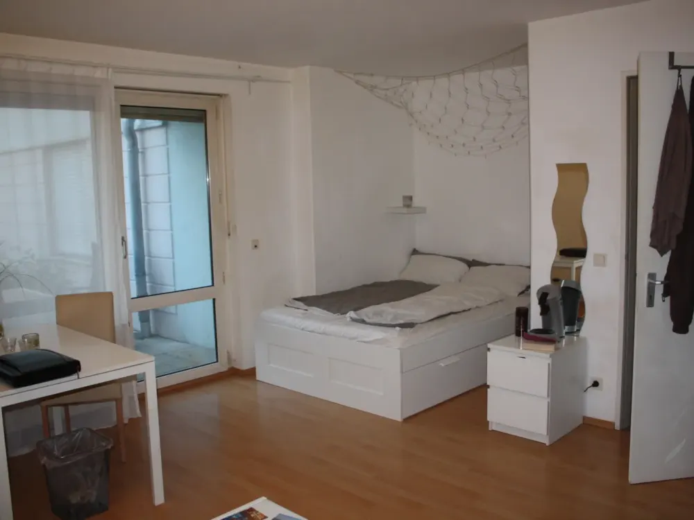1 Room Apartment Munich East Oberföhring with Terrace, Bathroom and Fitted Kitchen