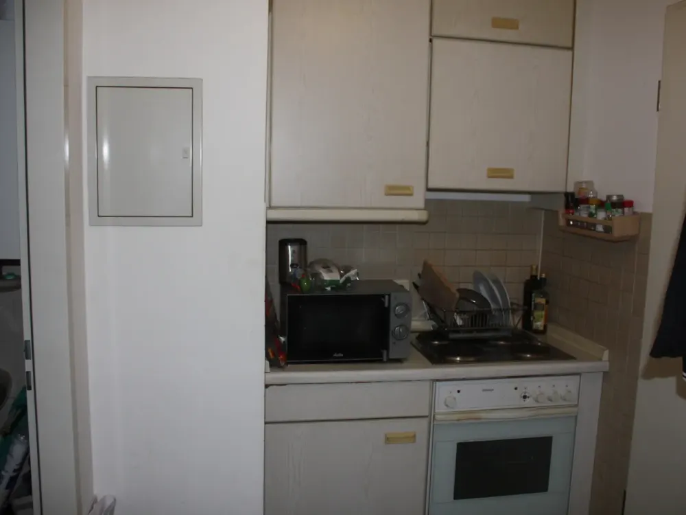 1 Room Apartment Munich East Oberföhring with Terrace, Bathroom and Fitted Kitchen