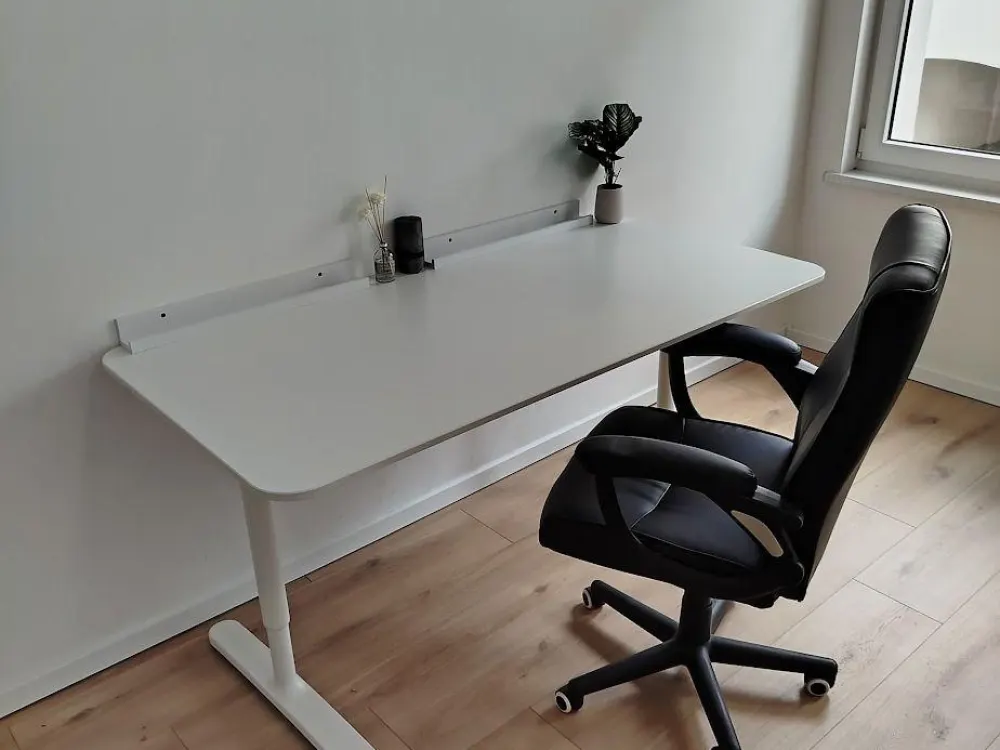 Schönes, modernes, saniertes Zimmer in 2er Wohngemeinschaft, unmittelbar am Zentrum