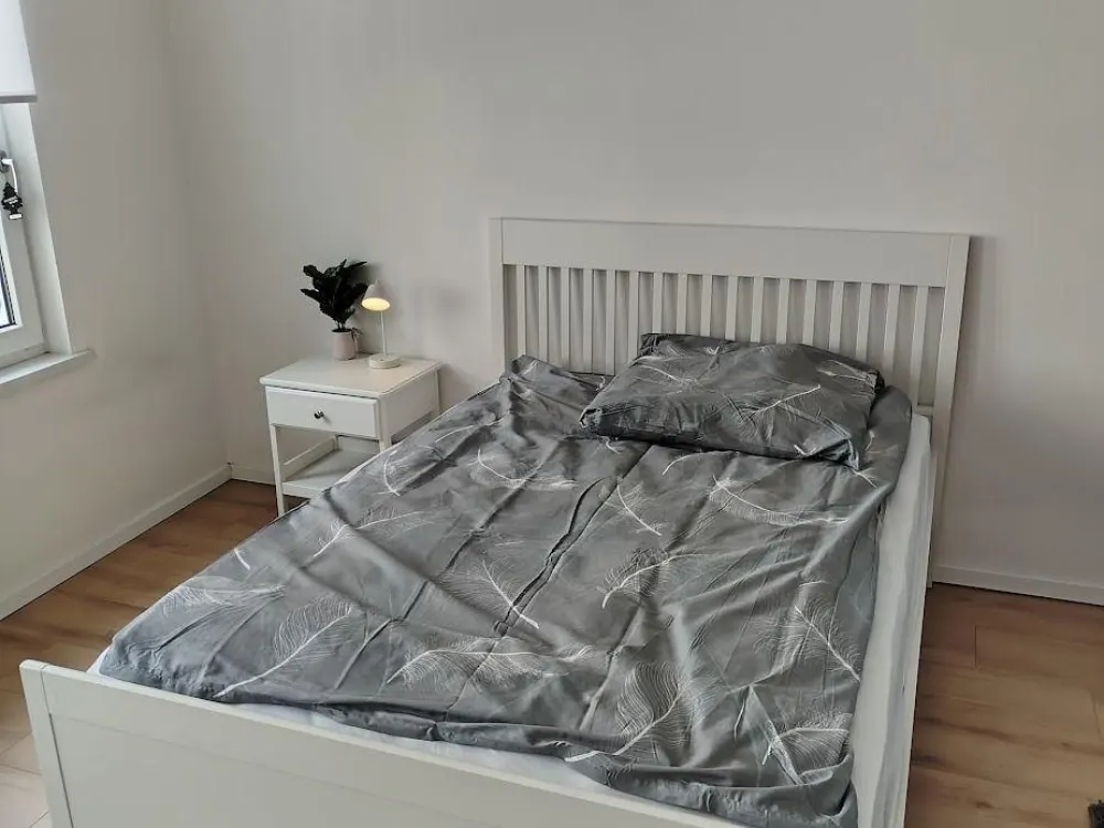 Schönes, modernes, saniertes Zimmer in 2er Wohngemeinschaft, unmittelbar am Zentrum