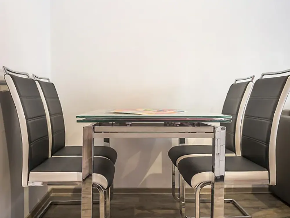 MEGA renovierte, volleingerichtete 3-Zimmer-Wohnung ++Balkon++Parkplatz++Zentrum