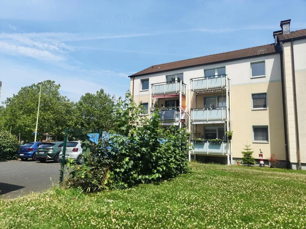 3-Zimmer Wohnung mit Balkon: Perfekte Anbindung und Geschäfte um die Ecke