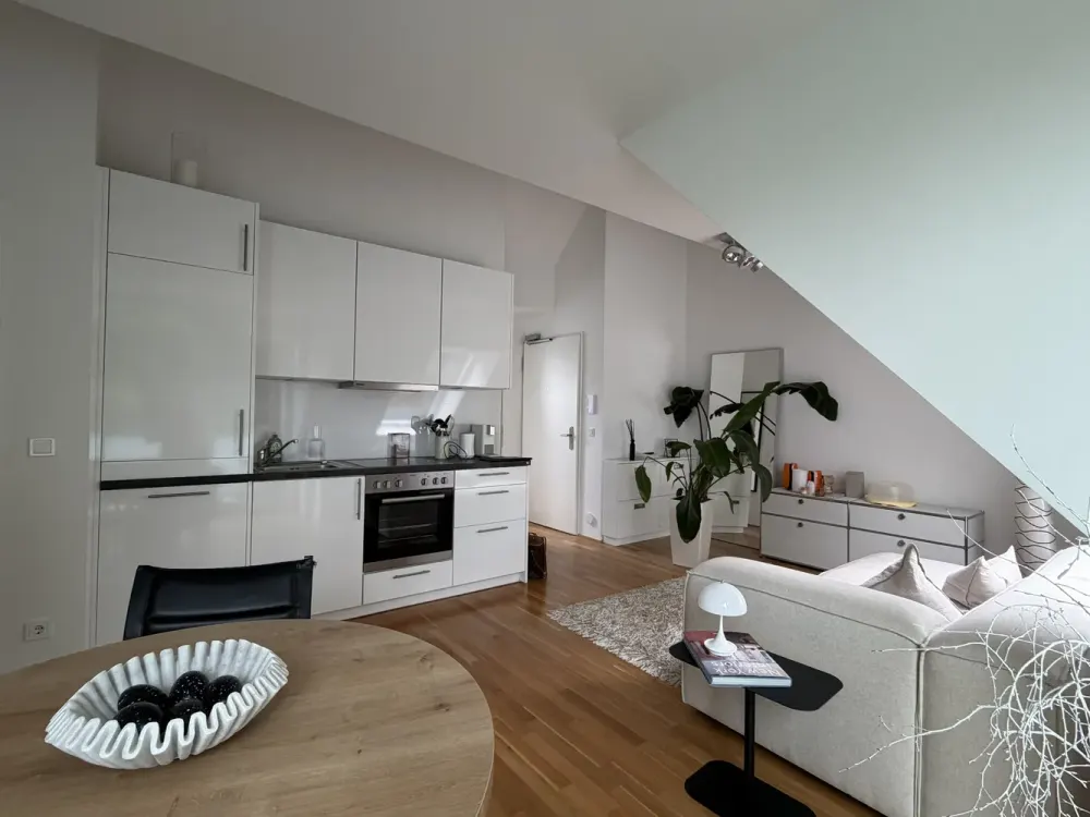 Dachgeschoss Wohnung mit großzügigen Balkon