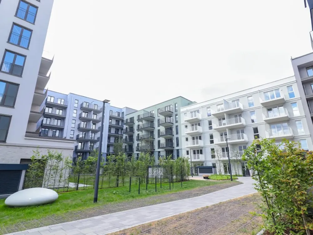 Bright Home with Balcony and New Kitchen, 2 Rooms in Bockenheim