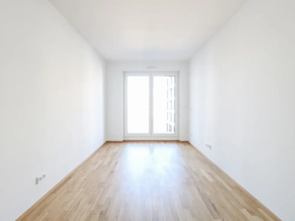 Bright Home with Balcony and New Kitchen, 2 Rooms in Bockenheim
