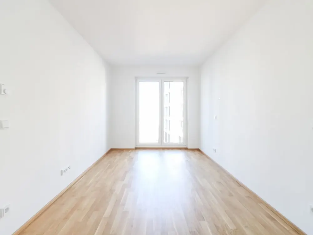 Bright Home with Balcony and New Kitchen, 2 Rooms in Bockenheim