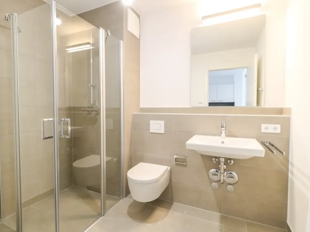 Bright Home with Balcony and New Kitchen, 2 Rooms in Bockenheim