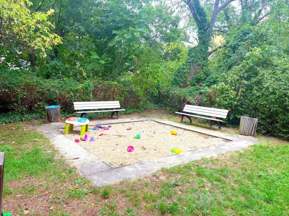 Optimales Familienparadies: zwei Bäder, EBK, Dachterrasse & Hauswirtschaftsraum!