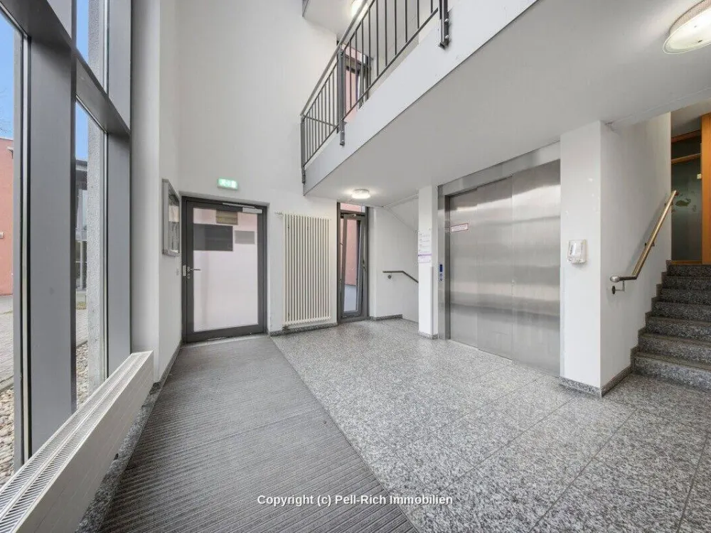 SENIORENWOHNEN: Helle 2-Zimmer-Wohnung mit Aufzug & neuer Einbauküche in der Oststadt zur Miete