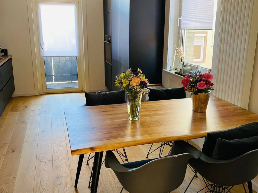 Traumhafte 2 Zimmer Wohnung Altbau 79m² mit Balkon & Stellplatz in der Nähe des Rosensteinparks in Stuttgart Bad Cannstatt