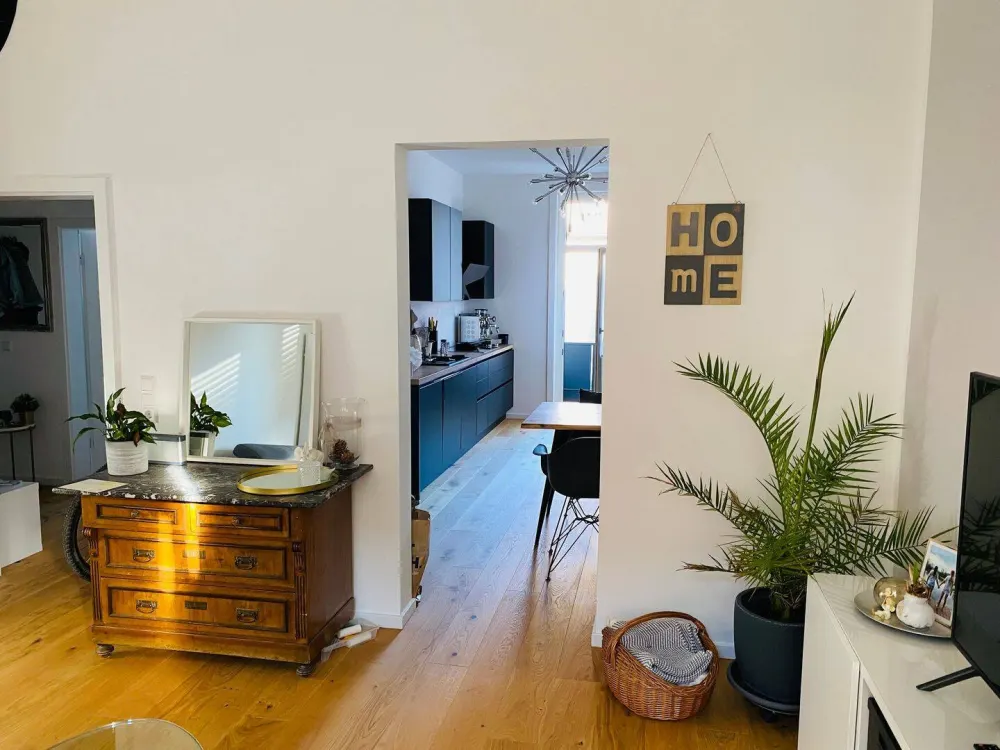 Traumhafte 2 Zimmer Wohnung Altbau 79m² mit Balkon & Stellplatz in der Nähe des Rosensteinparks in Stuttgart Bad Cannstatt