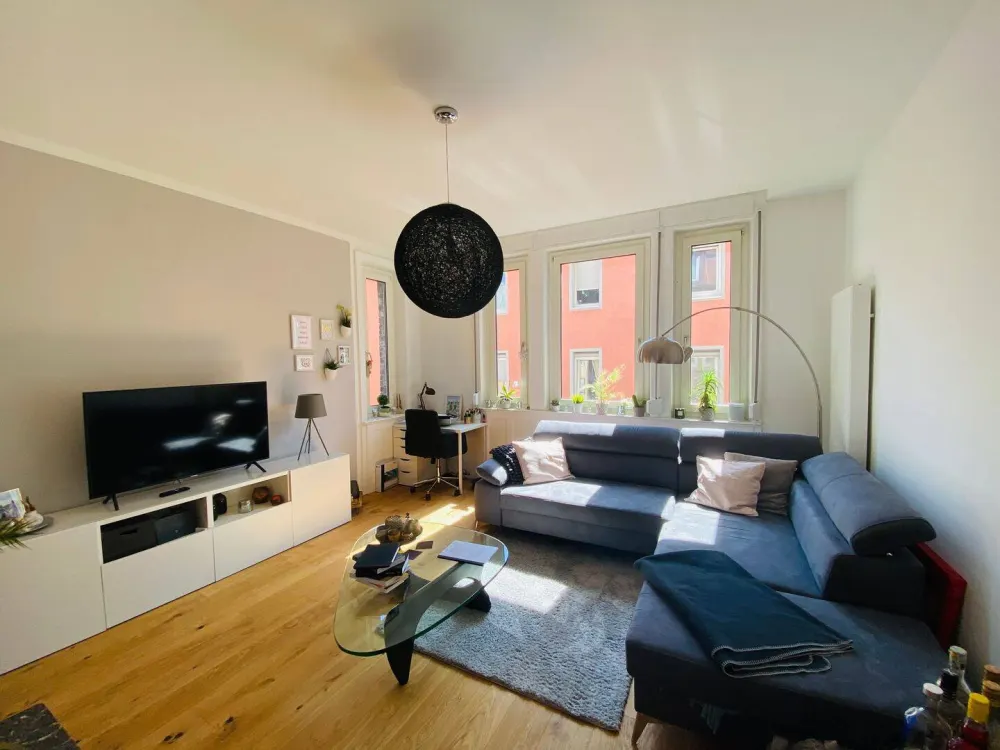 Traumhafte 2 Zimmer Wohnung Altbau 79m² mit Balkon & Stellplatz in der Nähe des Rosensteinparks in Stuttgart Bad Cannstatt