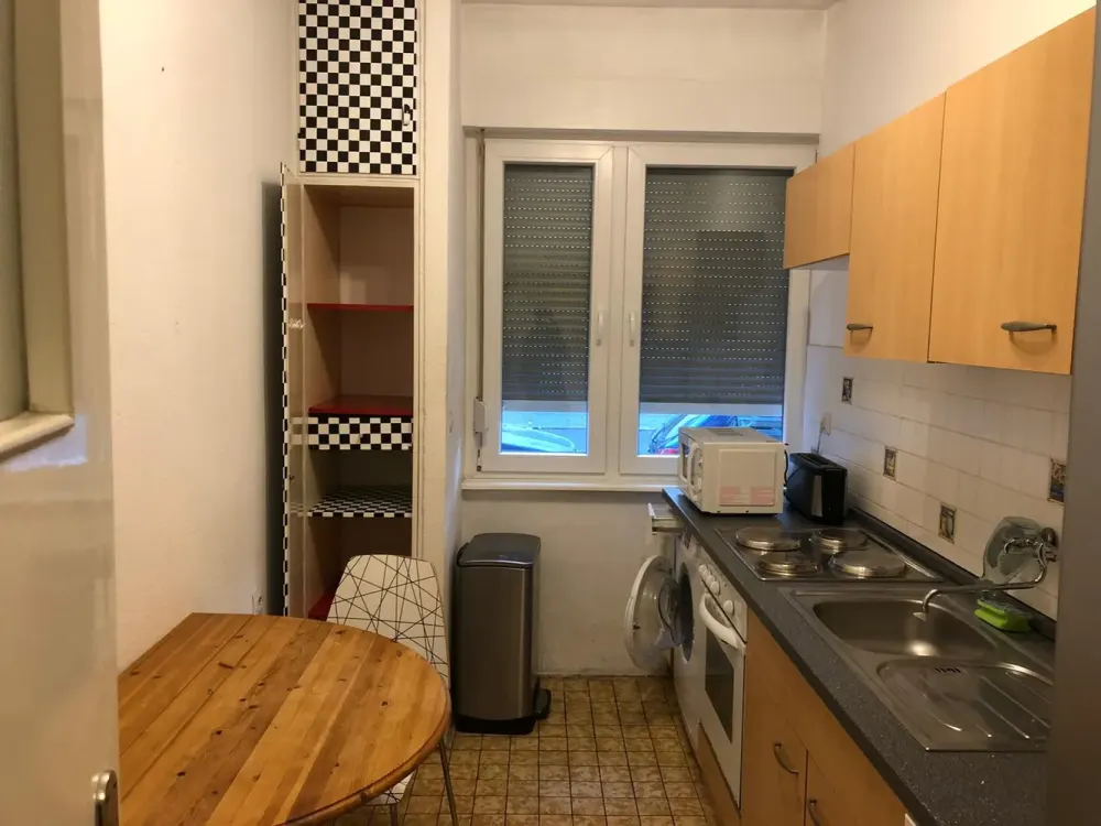 Große zwei Zi. möblierte Wohnung (Big furnished Apt) in Mitte, 100+ Euro weniger für 1 Person