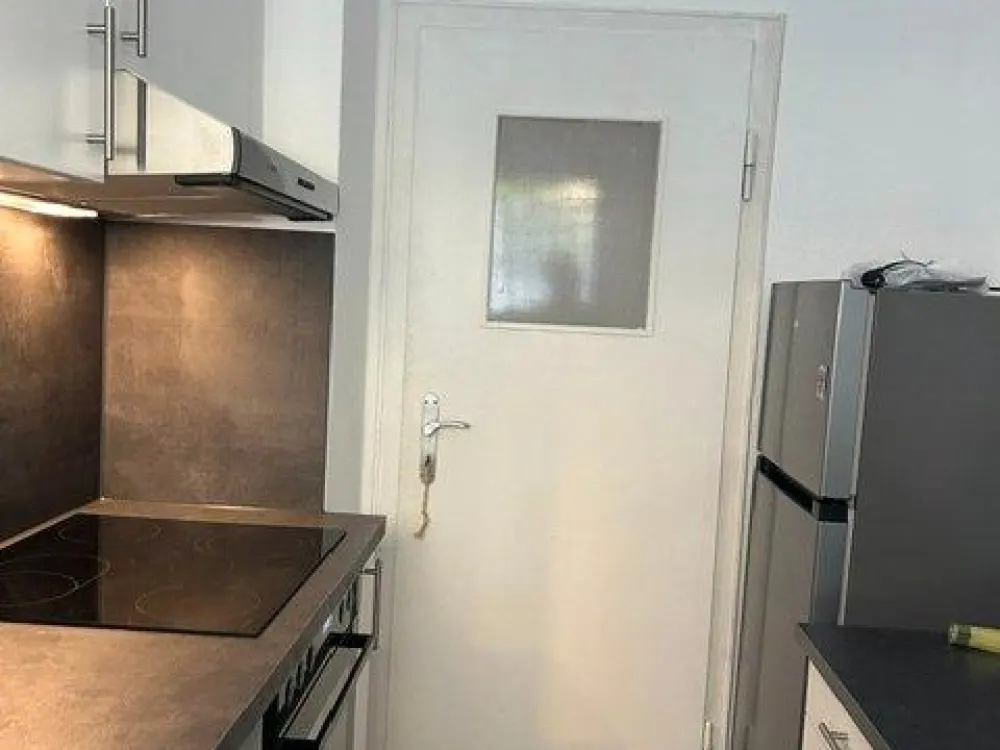 2 Zi Wohnung hell, Balkon, neue EBK Elektrik, Stgt Vaihingen