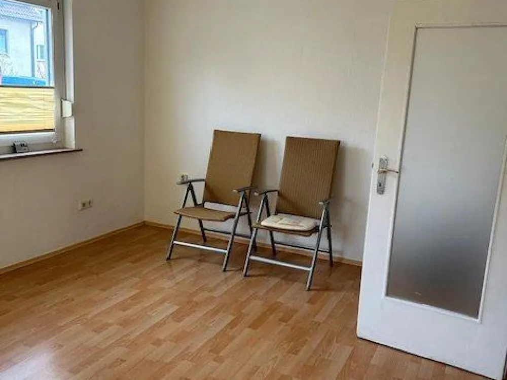 2 Zi Wohnung hell, Balkon, neue EBK Elektrik, Stgt Vaihingen
