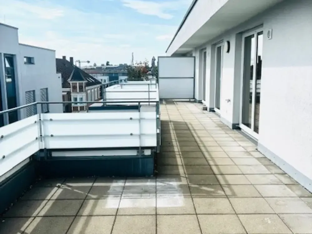 High-quality 4.5-room apartment with large roof terrace in FN city centre