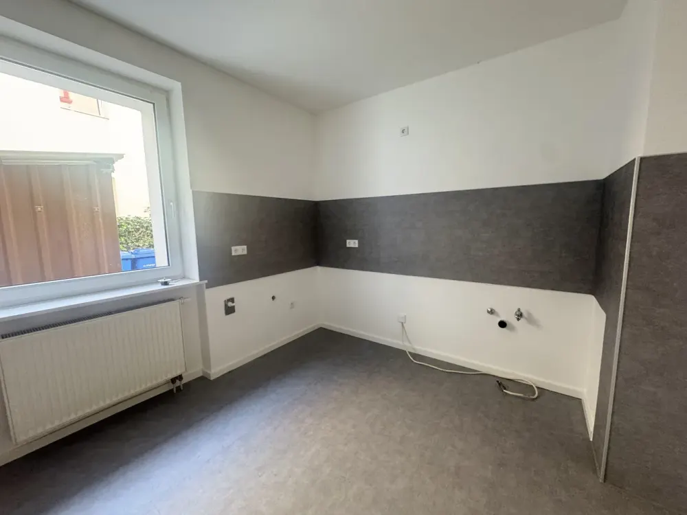 Nähe Sulzbacher Straße ! Renovierte hübsche 2-ZW, 49 m², neue EBK, neue moderne Vinylböden im EG