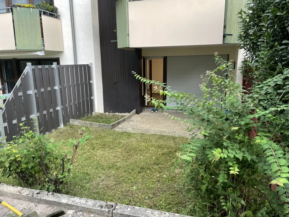 Luxuriöse Einzimmerwohnung mit Terrasse und Garten