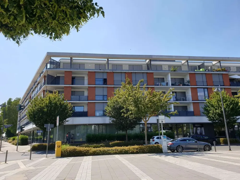 2-Zimmerwohnung, Wohn-/Essbereich und Balkon
