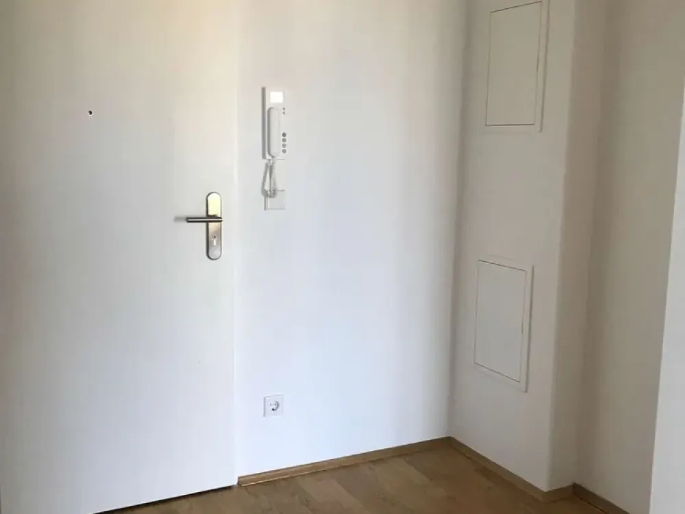 2-Zimmerwohnung, Wohn-/Essbereich und Balkon