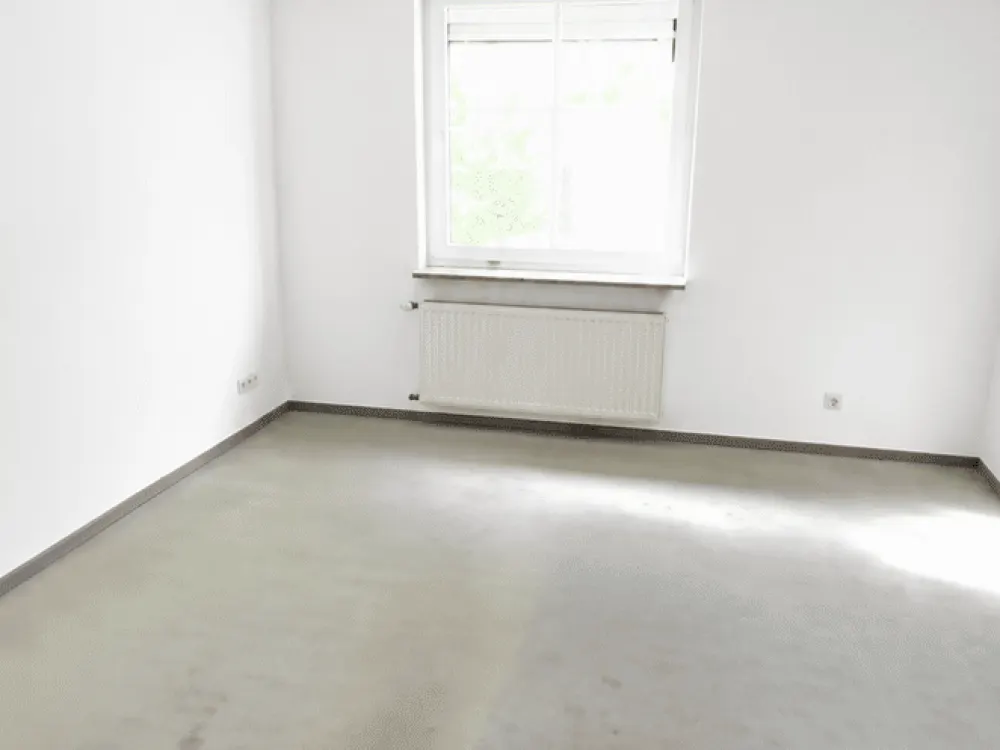 2 Zimmer, renoviert mit neuer Küche, ideal für Paare und 2er-WGs