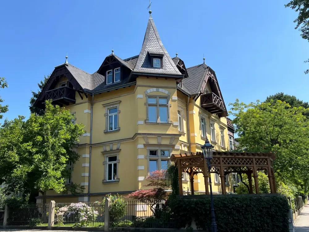 * Wohnen in wunderschöner Villa in bester Lage *