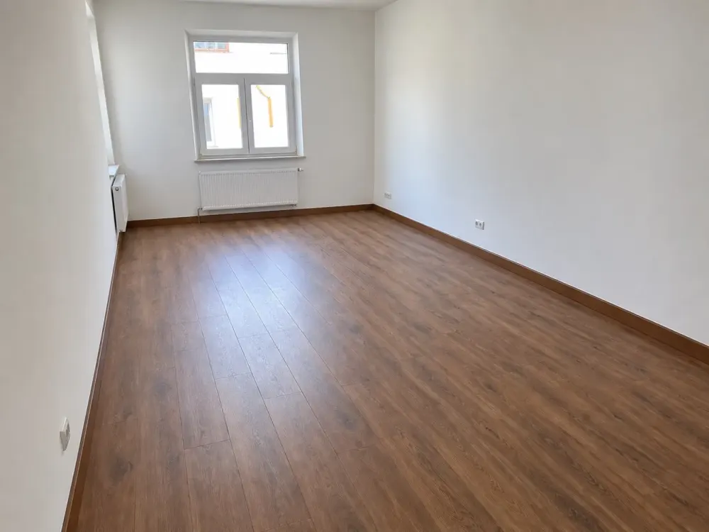 Fürth, Nähe Herrnstrasse ! Charmante sehr helle u. renovierte 2-Zi.-Altbauwhg. 65m² mit Balkon, 2.OG