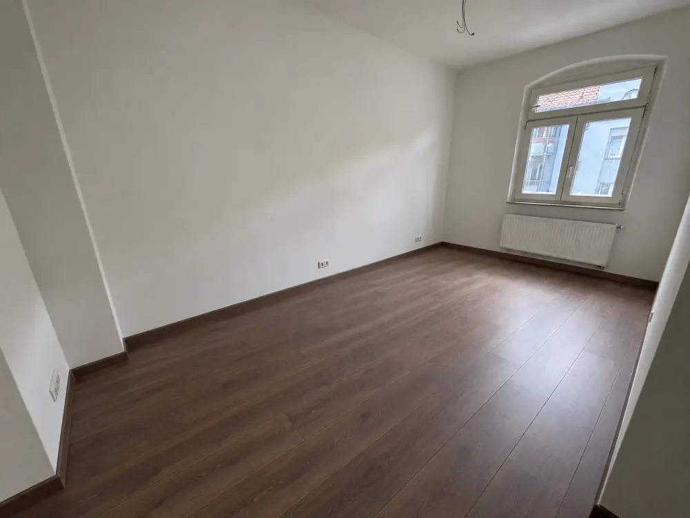 Fürth, Nähe Herrnstrasse ! Charmante sehr helle u. renovierte 2-Zi.-Altbauwhg. 65m² mit Balkon, 2.OG