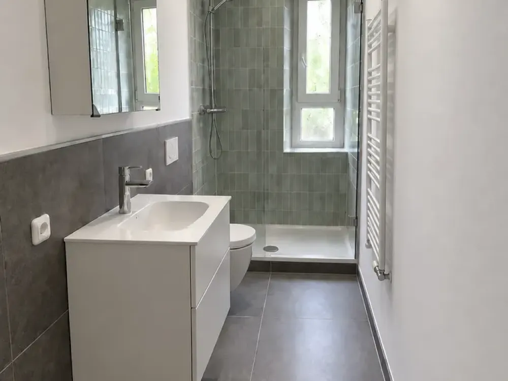 Fürth, Nähe Herrnstrasse ! Charmante sehr helle u. renovierte 2-Zi.-Altbauwhg. 65m² mit Balkon, 2.OG