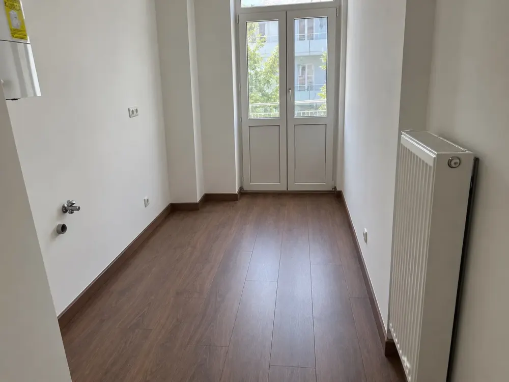 Fürth, Nähe Herrnstrasse ! Charmante sehr helle u. renovierte 2-Zi.-Altbauwhg. 65m² mit Balkon, 2.OG