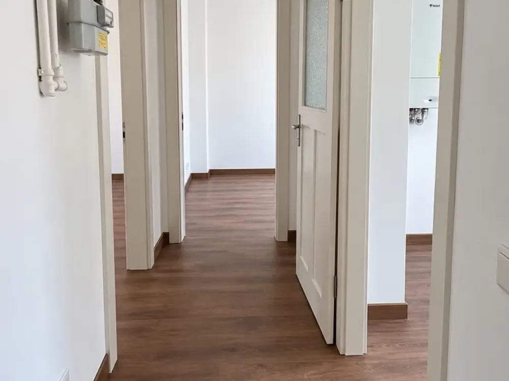 Fürth, Nähe Herrnstrasse ! Charmante sehr helle u. renovierte 2-Zi.-Altbauwhg. 65m² mit Balkon, 2.OG
