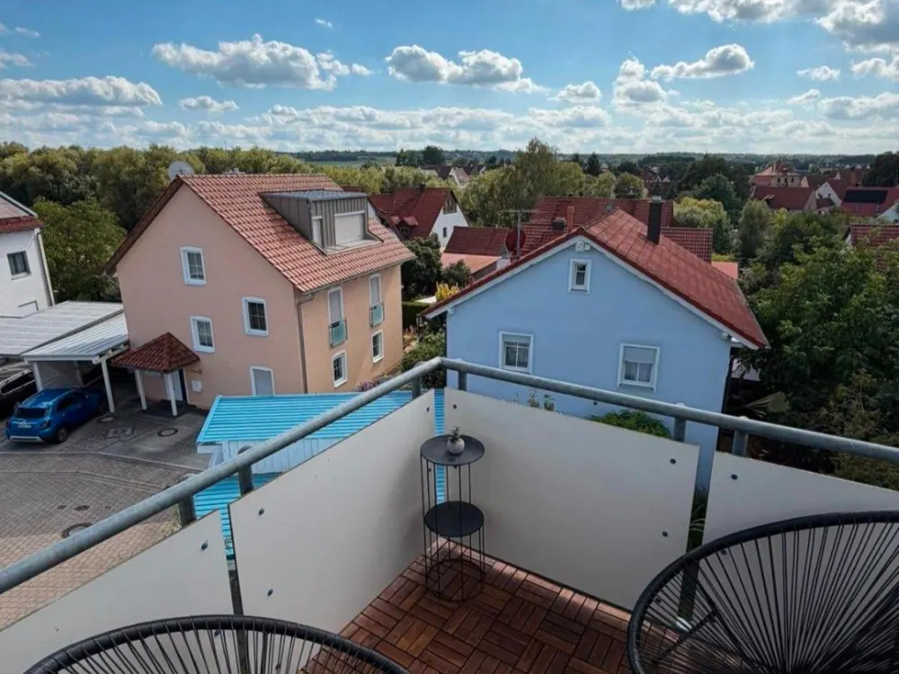 2,5 Zi DG Wohnung Eckental, Balkon, EBK, Keller, KFZ
