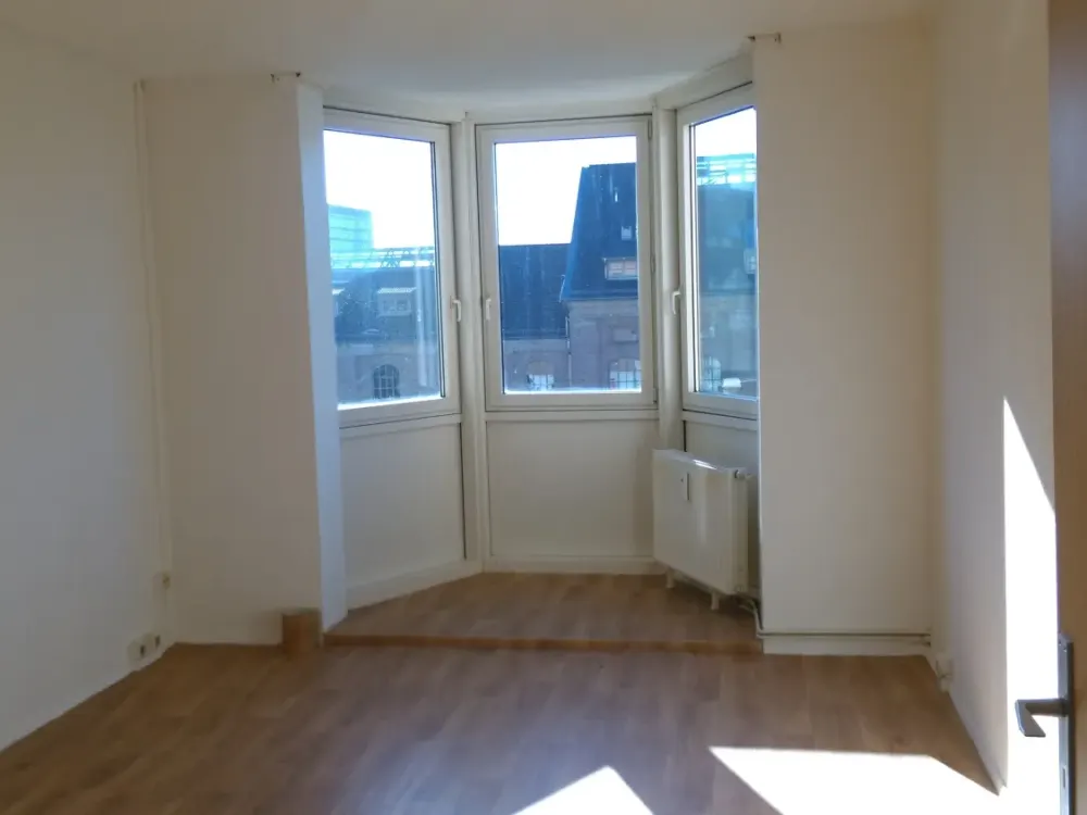 STRALAUER ALLEE 22A, an der SPREE, 2 Zimmer-Wohnung, WG geeignet