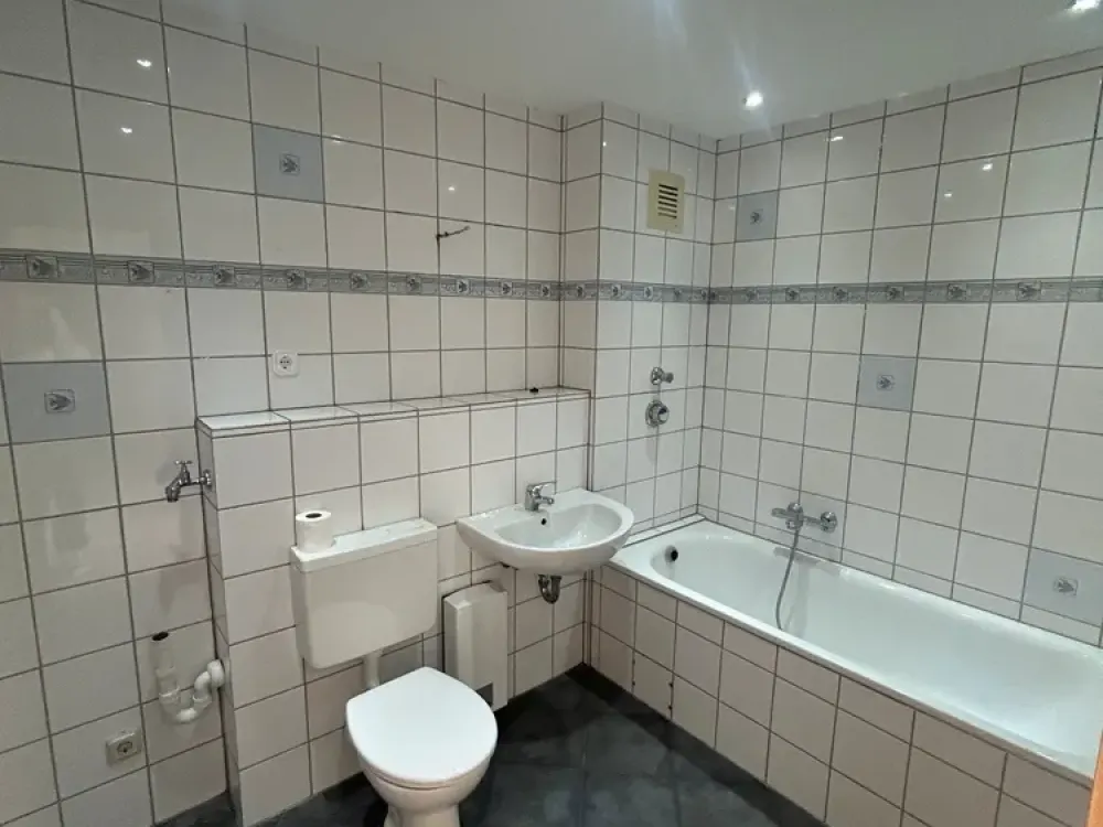 Tolle helle 3-Zimmer-Wohnung inkl eigenem PKW-Stellplatz (WBS)